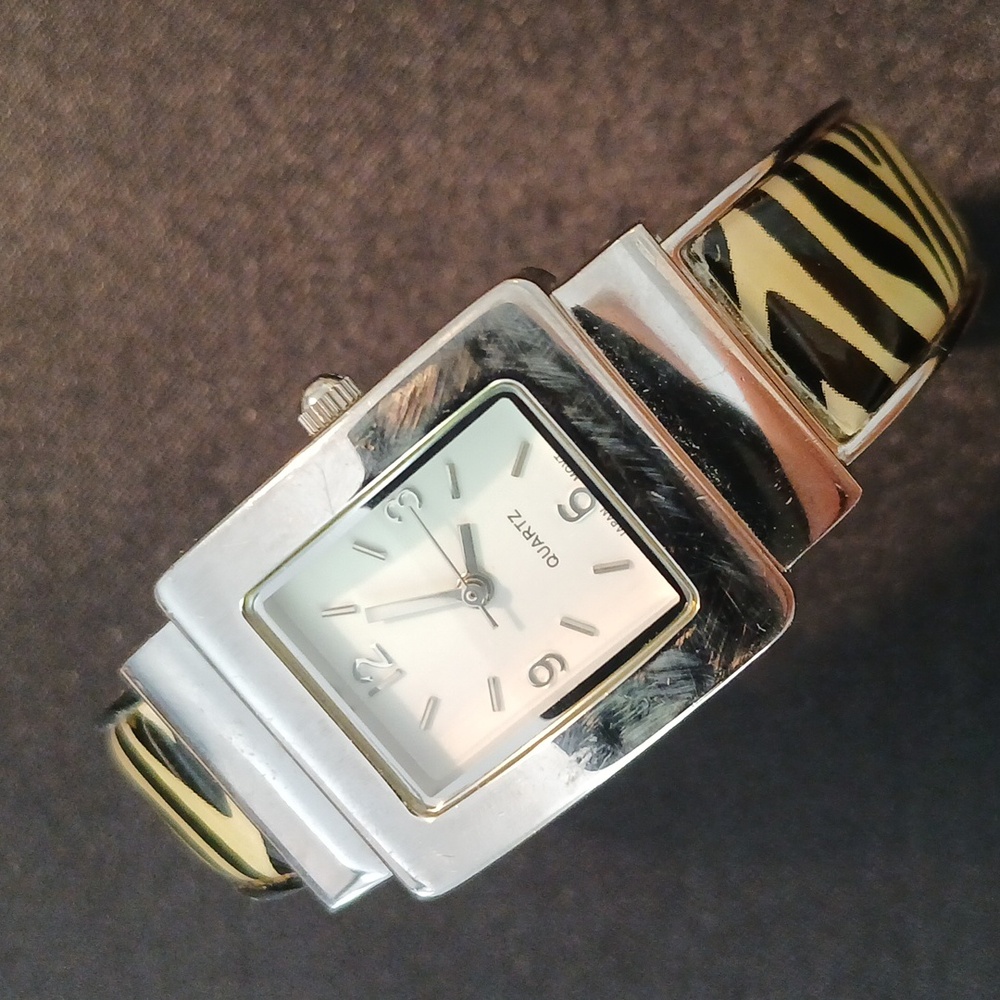 Fada Ind~Quartz Watch~Silver Tone~ Zebra 🦓 Stripe Cuff Band - Picture 4 of 17